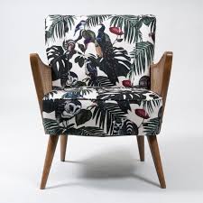 10 Easy Pieces Retro Tropical Prints For Summer Gardenista Tropical Upholstery Fabric Chair Fabric Upholstery