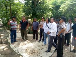 Kebon raja mangkang) merupakan salah satu tempat wisata keluarga di kota semarang. Auman Harimau Lepas Di Kebun Binatang Semarang Bikin Petugas Lari Kocar Kacir