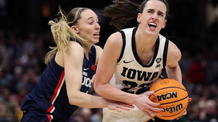 Caitlin Clark outmatched Paige Bueckers in 2024 Final Four to offer first  glimpse at future of WNBA | talkSPORT