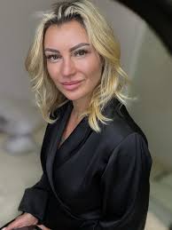 🍀 Viimsis tegutsev Ilusalong Elegance ootab Teid! 🍀 Meie pakutavad  teenused; ✨️Ripsmepikendused klassikalised ja UV lambiga ✨️Lash lift  ripsmetele ✨️Juuksur lastele, meestele ja naistele ✨️Jumestus ✨️Maniküür  ✨️Pediküür ✨️Depilatsioonid ...