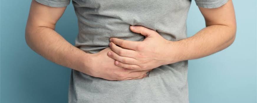 Por qué me duele el estómago: causas y consejos de alivio