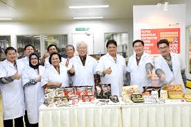 Kerjasama antara badan kerajaan dan institusi pengajian di malaysia, kekuatan industri halal disumbangkan melalui kerjasama antara badan. Kemenperin Industri Makanan Dan Minuman Jadi Sektor Kampiun