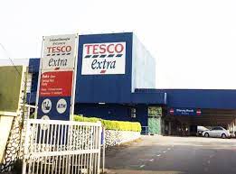 Tesco extra mall and various 24 hr eateries located within walking distances. Tesco Extra Penang