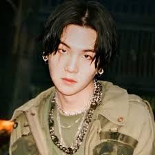 Él ha declarado varias veces que en la escuela su prioridad no . Min Yoongi Suga Bts Age Wiki Height Girlfriend Crush Net Worth