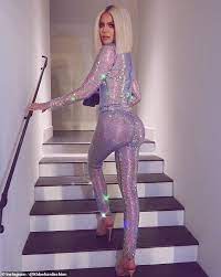 Khloe Kardashian Is Under Fire Again For Editing Her Instagram Photos Khloe Kardashian Outfits Kardashian Wedding Khloe Kardashian Style
