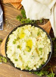 These Dairy Free Garlic Mashed Potatoes Don T Need No Stinkin Milk And Butter Garlic Mashed Potatoes Garlic Mashed Potatoes Recipe Garlic Mashed Potatoes Easy