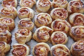 Pizza Schnecken Co 4 Schnelle Rezepte Fur Gaste Die Sogar Koch Nieten Gelingen Rezepte Kochen Und Backen Pizzaschnecken Rezept