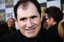 Telling his friend that he'd enrolled in an art class, clooney began returning to the apartment after class carrying paints and brushes. Richard Kind Wikipedia