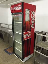 This holiday season #shareacoke with the people who lift you up all year long. Gastro Kuhlschrank Coca Cola