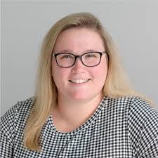 Leslie Stoll's Instagram, Twitter & Facebook