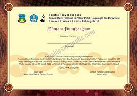 Bintang tahunan pramuka berbentuk bintang bersudut lima (tiga dimensi) yang dibuat dari bahan logam berwarna perak. Download Piagam Penghargaan Format Word Ops Sekolah Kita
