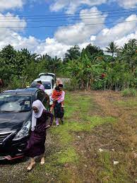 Sayangnya hal ini kami berdua lakukan di rumah, karena saat itu memang tidak pernah terpikir untuk main di luar misalnya di motel. Ahmad B Maslan On Twitter Raya Di Serian Kuching 4 Kereta Dgn 23 Ahli Keluarga Ini Gambar Sbhg Keluarga Di Rumah Pak Lah Satu Drpd 14 Adik Beradik Anak Tok Umar