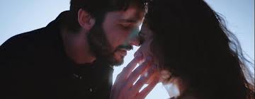 Un'esplosione di talento Made Sardegna nel Video Clip di Dave Ruda con la  Regia di Gianpaolo Stangoni e la performance dell'Attore Maurizio Pulina in  L'amore esplode.