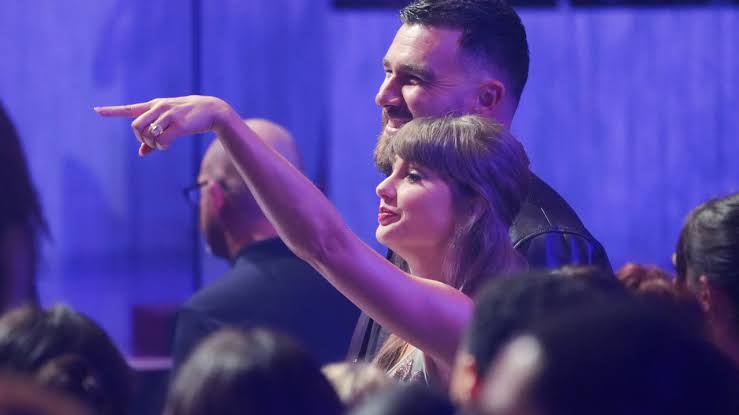 Taylor Swift Makes FIRST Ever Award Show Appearance With Fiance Travis Kelce,  Fans Can't Get Enough Of Tayvis | Times Now