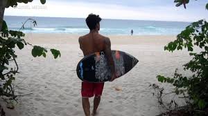 Gabriel medina pinto ferreira (born 22 december 1993) is a brazilian professional surfer, also the 2014 and 2018 wsl world champion.medina joined the world's elite of the world surf league tour in 2011, and in his rookie year he finished within the top 12 of the asp (now wsl) world tour at the age of 17. Gabriel Medina Shredding At Home In Brasil Video Dailymotion