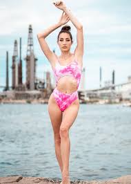 Avori Henderson - Free pics, galleries & more at Babepedia