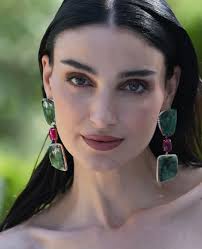 𝑰 𝒘𝒂𝒔 𝒃𝒐𝒓𝒏 𝒕𝒐 𝒍𝒊𝒗𝒆 𝒘𝒊𝒕𝒉 𝒕𝒉𝒆 𝒈𝒓𝒆𝒆𝒏, 𝒘𝒊𝒕𝒉  𝒕𝒉𝒆 𝒔𝒕𝒐𝒏𝒆, 𝒘𝒊𝒕𝒉 𝒕𝒉𝒆 𝒅𝒂𝒚 𝒊𝒏 𝒕𝒉𝒆 𝒍𝒊𝒈𝒉𝒕 Orecchini  Regina Viarum Oro rosa, rubelliti, diamanti, radice di smeraldo #maisonjor  #jewelry #gioiellidilusso