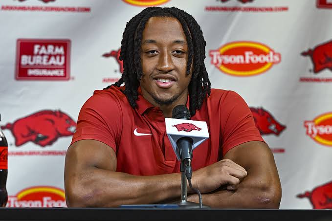 Arkansas football report: Family ties, familiar faces help Julian Neal feel  at home with Razorbacks | Whole Hog Sports