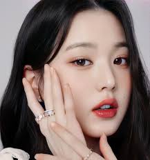 发现190 条Wonyoung 和名人点子| 美女、韩国时尚、美宝莲以及更多