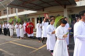 Menurut encyclopædia britannica, easter (sering disebut paskah) adalah perayaan utama gereja kristen untuk memperingati kebangkitan yesus kristus. 6 Tradisi Unik Perayaan Paskah Di Indonesia