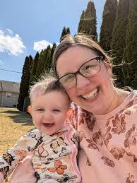 Kaye Keene's Instagram, Twitter & Facebook