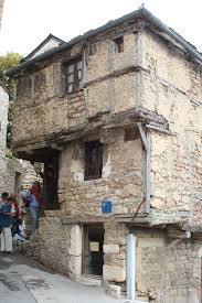 Intemporels et faits pour durer, fabriqués dans notre atelier de nîmes, dans le sud de la france, depuis 2007. Maison De Jeanne Home Facebook