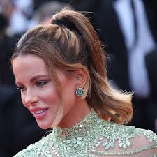 Kate Beckinsale reveals she has been in hospital as she pays tribute to mum 