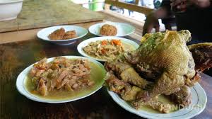Tadi pesan 1 paket nasi bebek goreng. Kelezatan Dari Warung Mbah Martumi Di Blitar