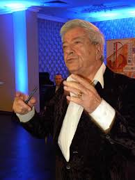 He graduated from institute of theatrical arts and cinematography in 1959.in 1960. Eveniment Organizat De Biblioteca JudeÈ›eanÄƒ Actorul Ion Dichiseanu A Fost Prezent La Deva Unde S Au Lansat DouÄƒ CÄƒrÈ›i Pe Care Le SemneazÄƒ Servuspress