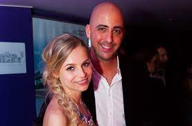 Eszter iszak news, gossip, photos of eszter iszak, biography, eszter iszak boyfriend list 2016. Nem Erdekli A Korkulonbseg A Tv2 Sztarja Elveszi 12 Evvel Fiatalabb Kedveset Hazai Sztar Femina