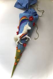 Schultuten Xl Schultute Regenbogen Einhorn Waldorf Gefilzt Ein Designerstuck Von Filz Art Bei Dawanda Schultute Selber Nahen Schultute Basteln Schultasche