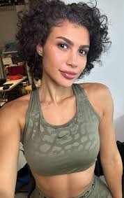 The Artist Revealed (@ArtistRevealed)