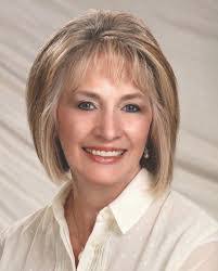 Elaine Brewster's Instagram, Twitter & Facebook