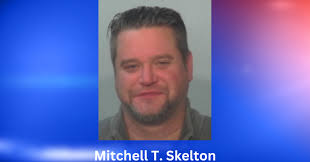 Man arrested for allegedly damaging Fort Wayne police officer's personal  property