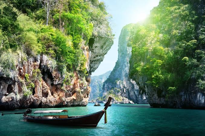 The Five Stages of Travel: Your Guide to Crafting Compelling Content for Each Journey Phase - Moxee Marketing