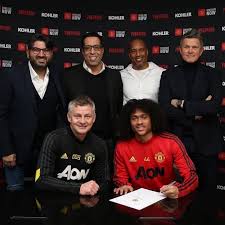 Tahith chong (born 4 december 1999) is a dutch professional footballer who plays as a winger for belgian upon completing a move to manchester united, chong's parents also moved to england.4. M1xbqmdcfz3ecm