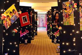 Hippie decor van photo booth props; 60s Theme Party Decorations Ideas Novocom Top
