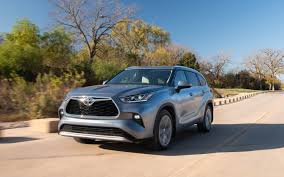 The 2019 mitsubishi outlander is a solid option outside of the usual crossover suv choices but is often forgotten for a reason. Comparison Toyota Highlander Platinum 2020 Vs Mitsubishi Outlander Sel 2019 Suv Drive