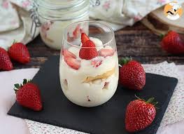 Verrines Tiramisu Aux Fraises Bien Frais Recette Ptitchef Recipe In 2020 Food Desserts Tiramisu Recipe