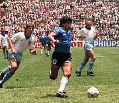 Como señala victor hugo morales, este libro es 'un gran entretenimiento para sorprender por lo mucho que ignoramos, asombrar como si nos asomásemos desde lo alto a un valle que desconociamos y emocionar con el espíritu de aventura y la ingenuidad de los primeros tiempos'. Mundiales Victor Hugo Morales