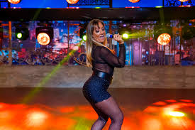 Ex-atriz de filme pornô, Vivi Fernandez se lança como cantora de funk no  programa The Noite! | OMG