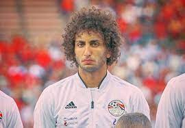 وفي قضية عمرو وردة، فمع استبعاده، أي استعباد لاعب، فإن احتمالات خسارة المنتخب المصري، أكبر، وفي مجتمعات أبوية، بالضرورة ستكون مصلحة منتخب كرة القدم. Ø§Ù„Ø£Ø²Ù…Ø© Ù…Ø³ØªÙ…Ø±Ø© Ø¨Ù„Ø§Øº Ù„Ù„Ù†Ø§Ø¦Ø¨ Ø§Ù„Ø¹Ø§Ù… Ø¶Ø¯ Ø¹Ù…Ø±Ùˆ ÙˆØ±Ø¯Ø© Ø±ÙŠØ§Ø¶Ø© Ø¹Ø±Ø¨ÙŠØ© ÙˆØ¯ÙˆÙ„ÙŠØ© Ø§Ù„Ø¥Ù…Ø§Ø±Ø§Øª Ø§Ù„ÙŠÙˆÙ…