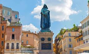 Bruno gikk inn for en panteistisk filosofi der gud var begynnelse, midte og slutt, og at universet var ett og det samme som det. Giordano Bruno Statue In Rome Wanted In Rome