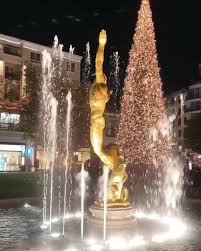 The americana at brand is a large shopping, dining, entertainment and residential complex in glendale, california. The Americana At Brand Home Facebook