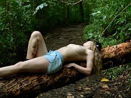 Hermosas negras desnudas en la selva