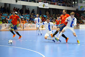 Selain itu, perbedaan lain yang cukup mencolok adalah jumlah pemain. Sejarah Futsal Di Dunia Dan Indonesia Lengkap Gambar Dan Penjelasan Markijar Com