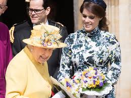 Para parabenizar a princesa eugenie no dia de aniversário, zac posen partilhou uma fotografia inédita do vestido que criou para o casamento desta. La Princesa Eugenia Acompana Con Su Vestido Favorito De Erdem A La Reina Isabel Ii Tres Dias Antes De Su 93 Cumpleanos