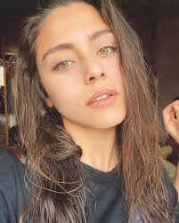 Güzel sanatçı 17 haziran 1980 tarihinde denizli'de dünyaya geldi.i̇lkokulu denizli'de okuduktan sonra ortaokul ile lise. Sila Turkoglu Age Wiki Trivia And Biography Filmifeed