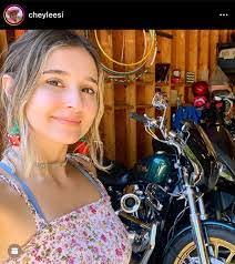 Darcy Whiting's Instagram, Twitter & Facebook