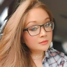 Leah Korb's Instagram, Twitter & Facebook